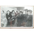 Фото членов делегации БССР на сессии ГА ООН в Нью-Йорке. В аэропорту. 1954 г. 11.5х18 см.