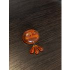 Брошь, имитация под янтарь.