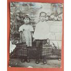 Фото юных школьников. 1930-е. 6.5х8 см