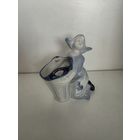 Девушка с корзиной. Delft. Голландия