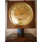 Часы каминные, креативные, "Весна" на стойке. Нужен ремонт, заведены туго. Ключик не найден.