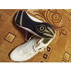 Кроссовки белые кожа 43 лёгкие в плохом состоянии.