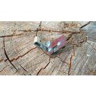 Термобиметаллический предохранитель многократного действия, ограничивающий силу тока электродвигателя.стеклоочистителя