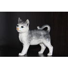 Керамическая статуэтка "Кошечка", по всей поверхности кракелюр.