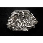 Серебряная шкатулка (таблетница) начала 20 века. Вес 33 г, размер 4.5х3х1.5 см.