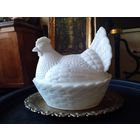 Ваза Курица в кошике, конфетница бомбоньерка молочное стекло lattimo, большая, оригинал