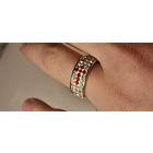 Кольцо из нержавеющей стали с имитацией бриллиантов.