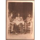 Фото военных за столом. 8,5х12 см