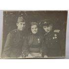 Фото РККА  1944 летчики награды-винтовик, женщина с БЗ(А37)