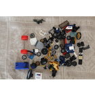 ХОРОШИЙ ЛОТ ЗАПЧАСТЕЙ АВТОМОБИЛЯ И МОТОЦИКЛА КОНСТРУКТОРА ТИПА ЛЕГО