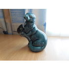 Выдра с рыбой.