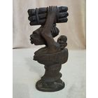 Статуэтка Африканка с ребенком высота 27 см), дерево. Африка