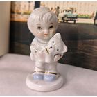 Статуэтка ребенок с мишкой