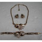 TRIFARI Винтажный Комплект (Parure): Ожерелье(39.5см длина), Браслет(16.5см) и Клипсы(3см высота), дизайн Alfred Philippe( известный дизайнер, который так же работал для Cartier). 18К позолоченный мет