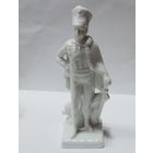 Статуэтка фарфоровая "Офицер - гусар" 60-70-е годы Германия. Высота 17.5 см. На кивере нет пера.