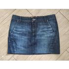 Юбка джинс на 42-44 размер. Длина 35 см, Поталии 41 см. Состав: 98% хлопка, 2% спандекса.