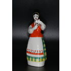 Фарфоровая статуэтка "Девушка с куманцом" ЗХК