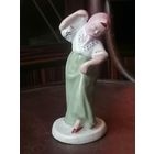 Фарфоровая статуэтка.