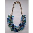 Колье, ожерелье из бусин в форме "капля". Морской цвет. Смешанные материалы: пластик и стекло