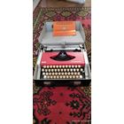 Пишущая машинка механическая портативная переносная из СССР