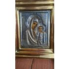 Икона Смоленская Богородица серебро 84 в киоте  19 век .