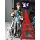 Фарфор тонкий " музыкант с гитарой" клеймо каподимонте италия большая высокая.