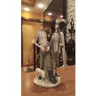 Большая фарфоровая статуэтка двух охотников Германия