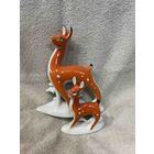 Олениха с олененкам.