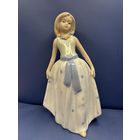 Статуэтка фарфор дама