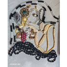 Лот винтажной бижутерии. Броши, бусы, серьги