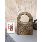 Замок старинный, латунный