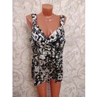 Красивая блуза Next на 48 размер. Длина 70,5 см. ПО талии 60-64см. Под грудью ПО 47-50 см, тянется. В составе есть эластан, очень приятная на ощупь ткань. Сбоку замок. Хорошее состояние. Покупала за г