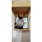 Мужские наручные часы, в деревянном корпусе.