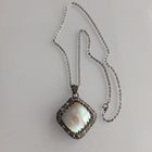 Старинный филигранный кулон с крупной вставкой перламутра. Сер 20 в. На цепочке. 4,5х5,8х1 см. ,49 см.