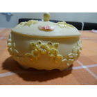 Шкатулка , мраморная крошка ?, высота с крышкой 8 см, без крышки 6 см, глубина 3 см, 11*7,5 см по верху