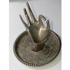 Подставка для колец , металл не магнит .