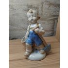 Статуэтка .Мальчик с лопатой. Германия.