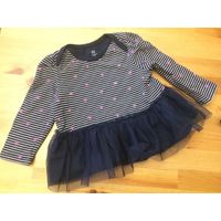 Стильная кофточка Gap на 12-18 мес (рост 74-80 см). Состояние нового, после стирки висела в шкафу, забыли про нее, сейчас выросли. Цвет темно-синийЮ, снизу красивое кружево. Покупали в Америке. Длина