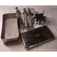 Стерилизатор советский. Комплект.Шприцы многоразовые, иглы.