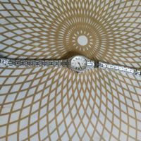 Часы наручные с браслетом  ЛУЧ ,   тикают. Состояние на скане.