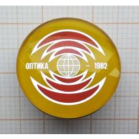Оптика - 1982. Оргстекло.