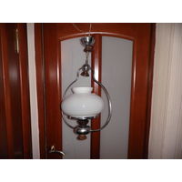 Люстра потолочная на одну лампочку родом из СССР.С рубля.