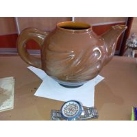 Пузатый керамический чайник СССР . Высота 16 см .