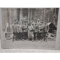 Фото ПМВ .  Восточный фронт ,бойцы в лесном лагере .Оригинал!