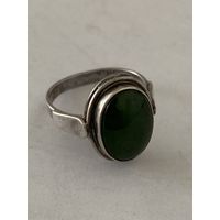 Серебряное кольцо с камнем