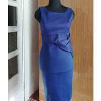 Красивое платье из хорошей натуральной ткани лазурного цвета, на подкладке, со шлицей, оригинальной отделкой на боку. Преобразит фигуру в люкс.Румыния.Размер 44-46, может 42-но свободно ляжет.
