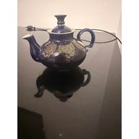 Миниатюрный чайник для зaваpки, фaрфор, кобaльт, ручнaя роспиcь золoтом.