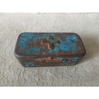 Старая металлическая аптечка для автотракторной техники. СССР, вторая половина прошлого века.(2).