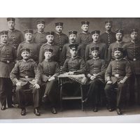 Фото ПМВ  Офицер с бойцами .Оригинал!