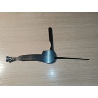 Приспособление для чистки трубок и трамбования табака.